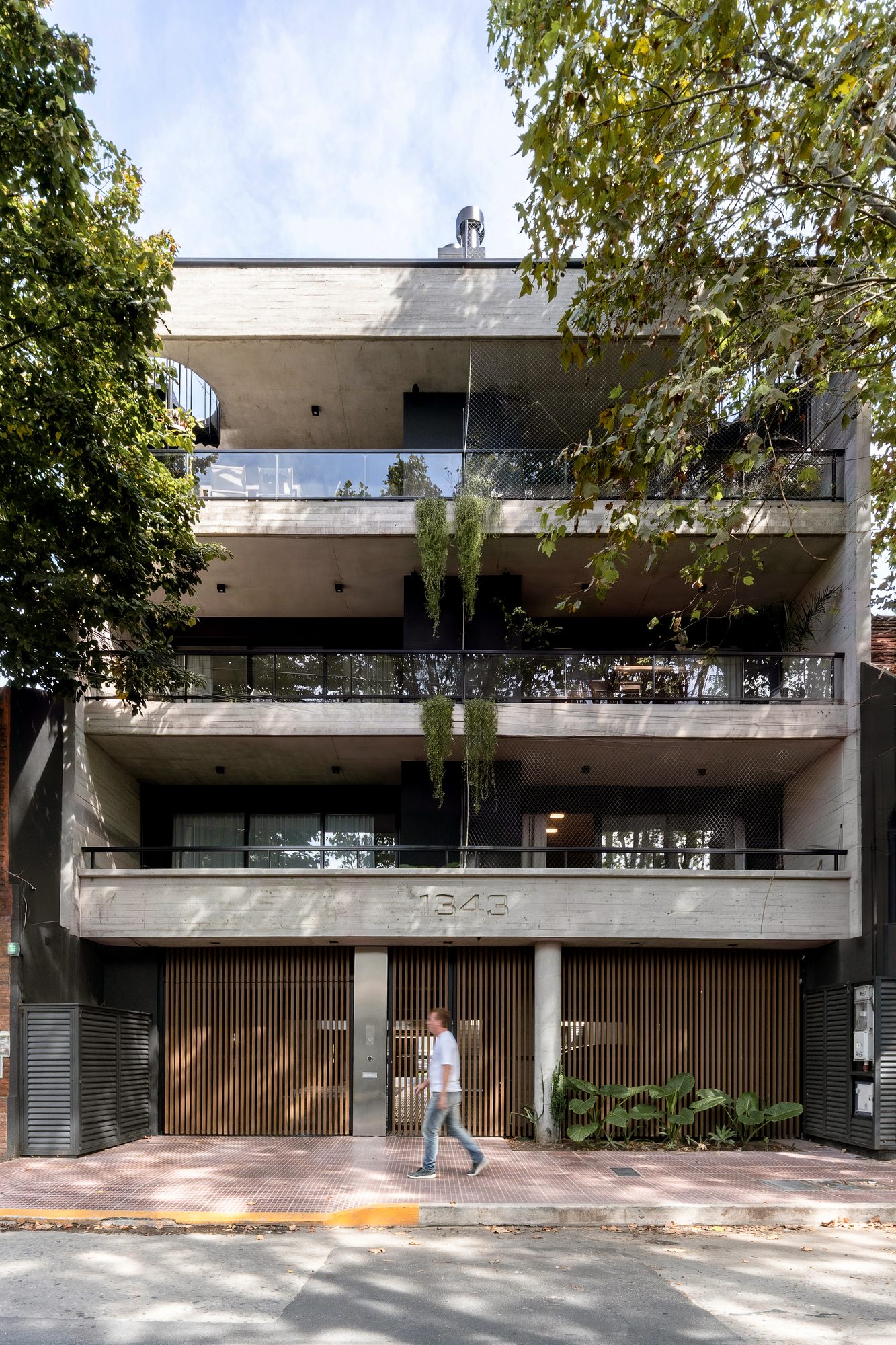 1343, edificio en 3 de Febrero 1343, San Fernando (foto 2 de 5) — CORNER Arquitectura