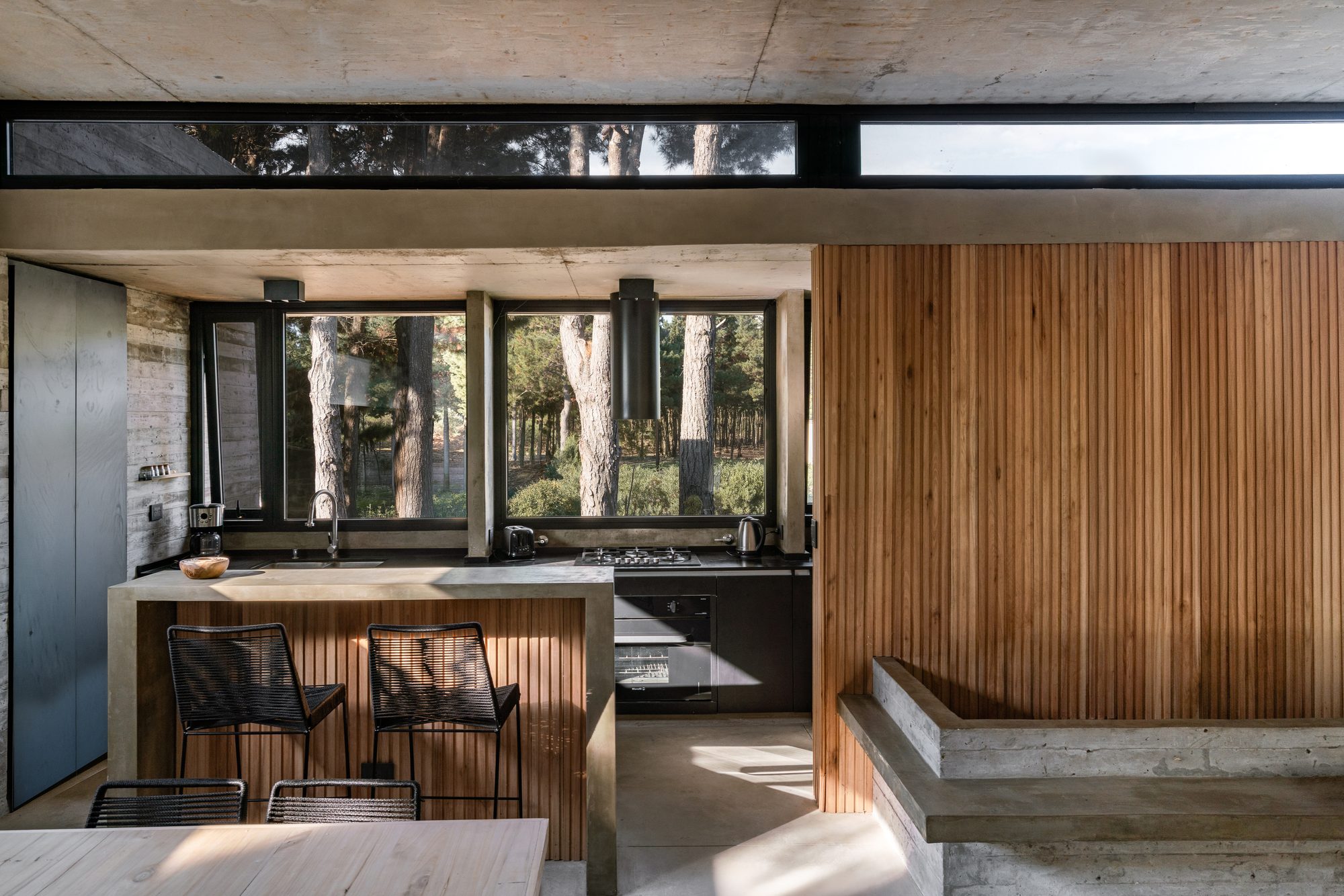 Casa Bruma, vivienda en Deportiva, Costa Esmeralda (foto 2 de 7) — CORNER Arquitectura
