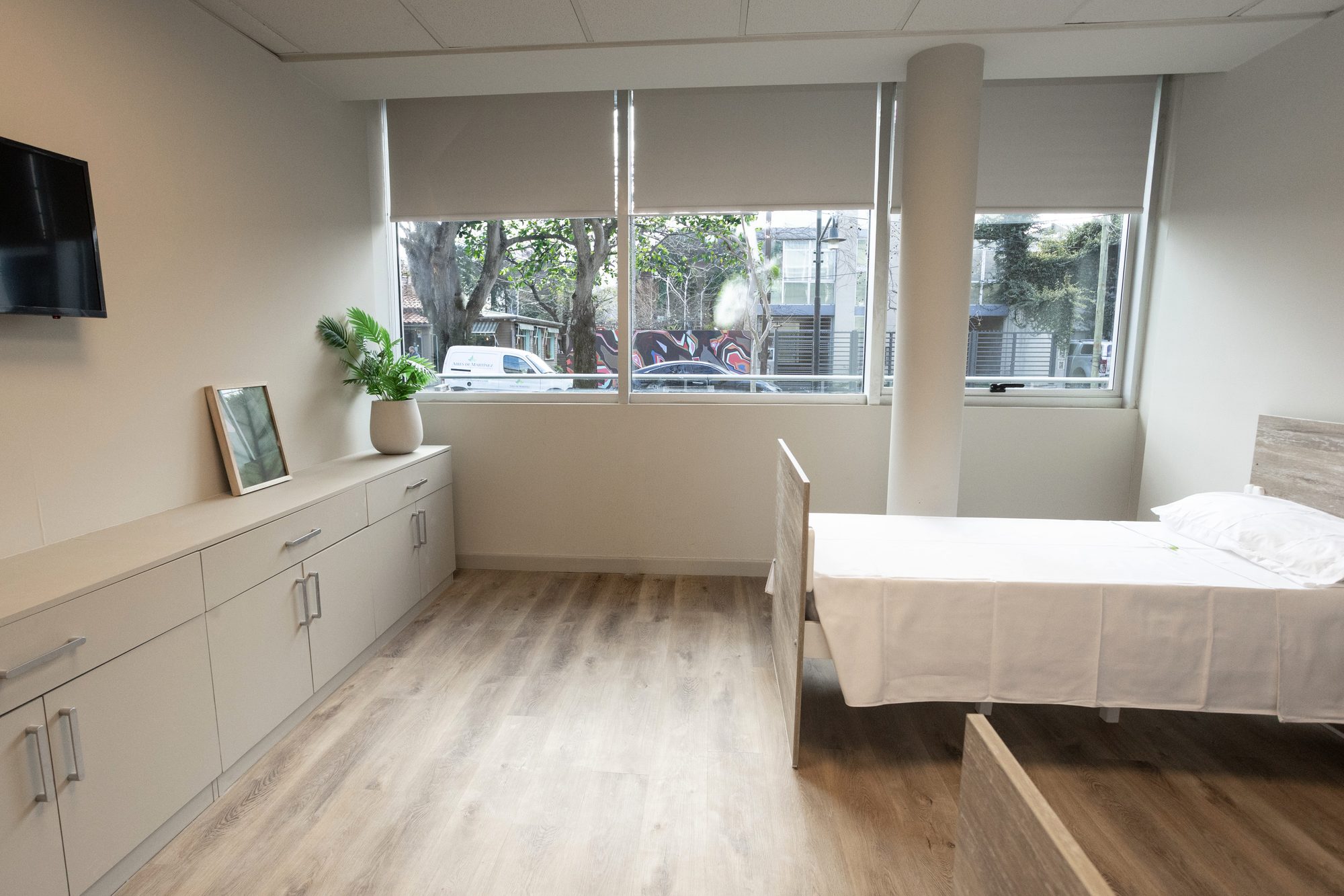 Aires de Martínez - Sede Las Lomas I, arquitectura de la salud en Von Wernicke 3054-62, San Isidro (foto 6 de 8) — CORNER Arquitectura