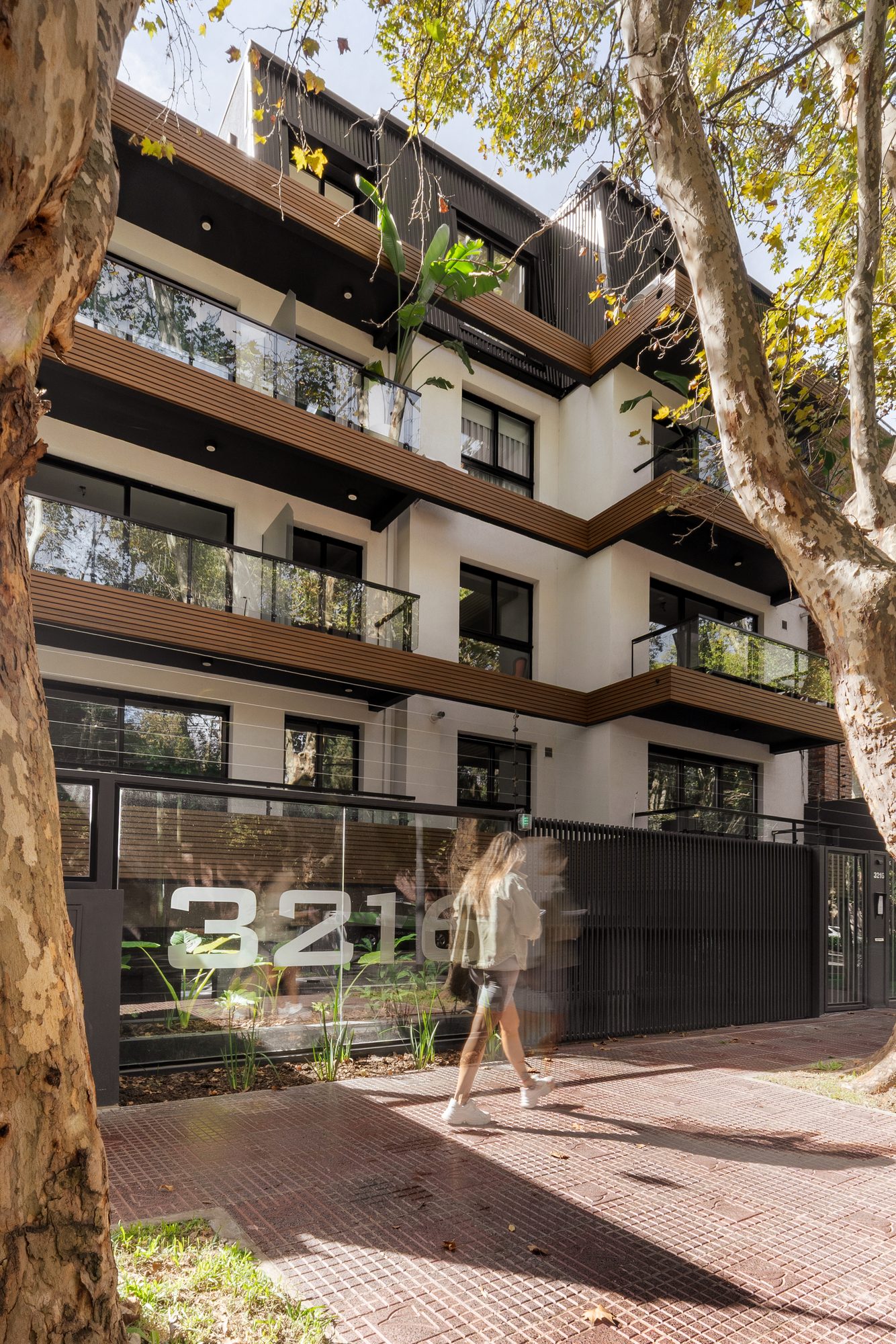 Vértice, edificio en Av. Libertador 3216, Victoria (foto 1 de 6) — CORNER Arquitectura