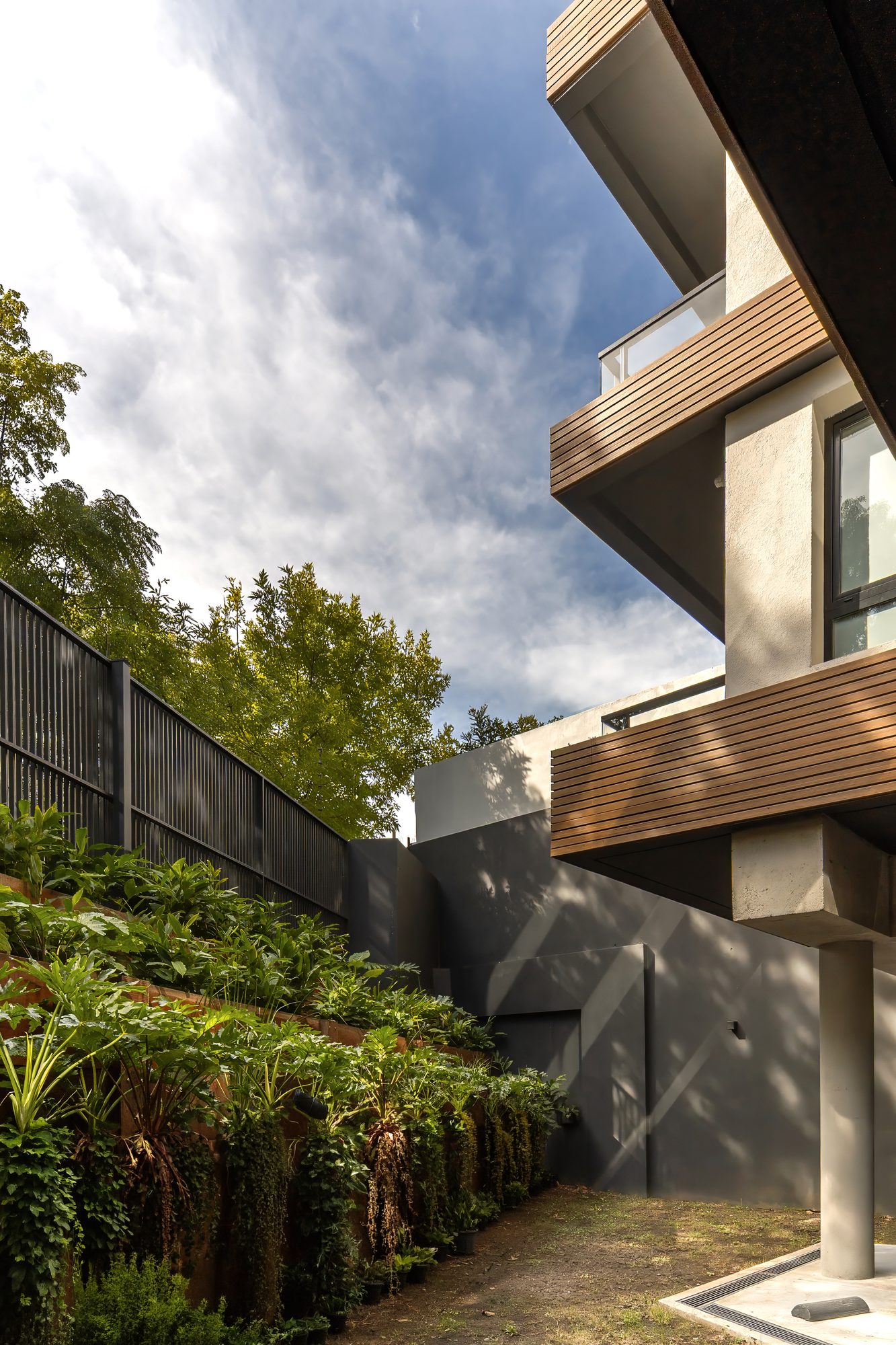 Vértice, edificio en Av. Libertador 3216, Victoria (foto 3 de 6) — CORNER Arquitectura