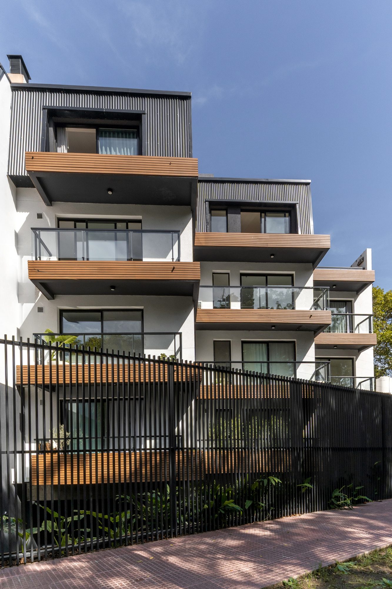Vértice, edificio en Av. Libertador 3216, Victoria (foto 6 de 6) — CORNER Arquitectura