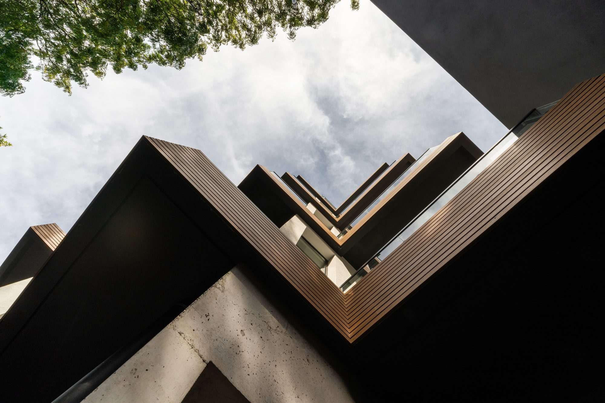 Vértice, edificio en Av. Libertador 3216, Victoria — CORNER Arquitectura